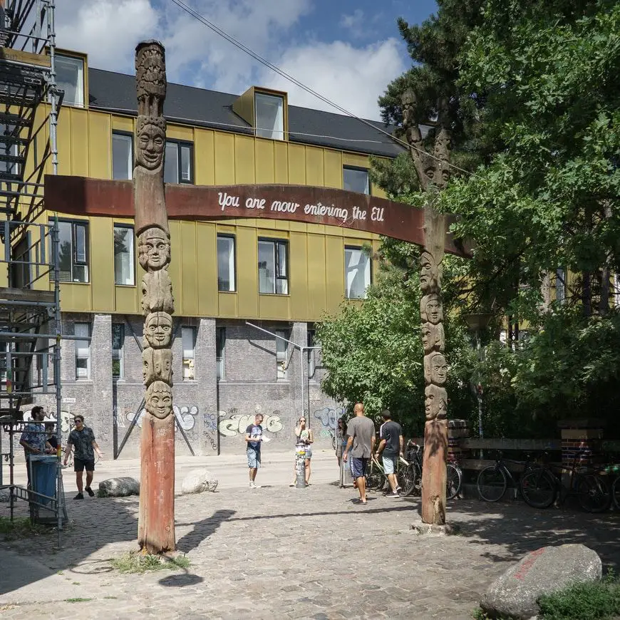 Salida de la ciudad libre de Christiania en Dinamarca