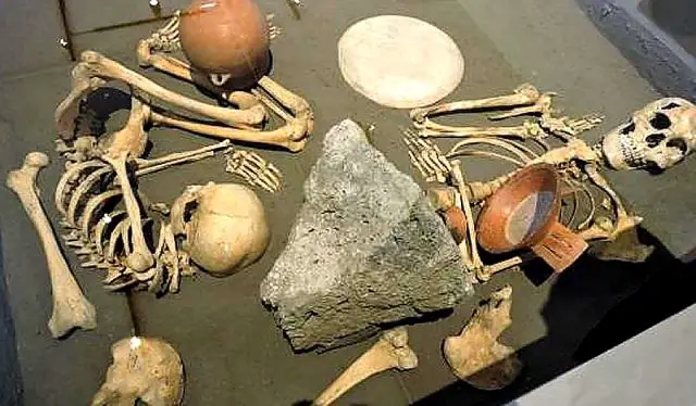 Restos óseos en la zona arqueológica de Tecoaque